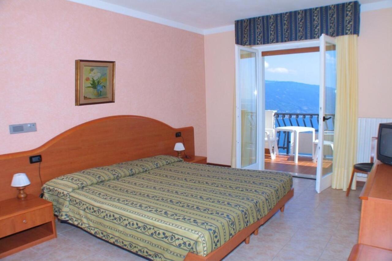 Hotel Residence La Rotonda Tignale Εξωτερικό φωτογραφία